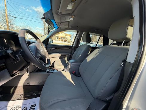 Used 2011 Hyundai Santa Fe GLS image 9