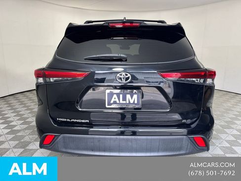 Used 2023 Toyota Highlander XLE FWD image 8