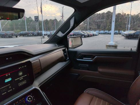 Used 2025 GMC Sierra 1500 Denali Ultimate image 26