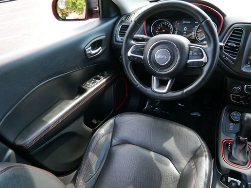 Used 2018 Jeep Compass Trailhawk w/ Leather Interior Group AWD/4WD image 9