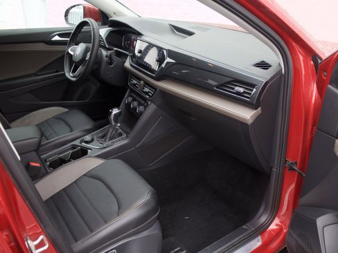 Used 2022 Volkswagen Taos SEL image 34