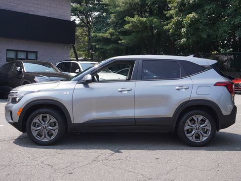 Used 2024 Kia Seltos LX AWD/4WD image 15