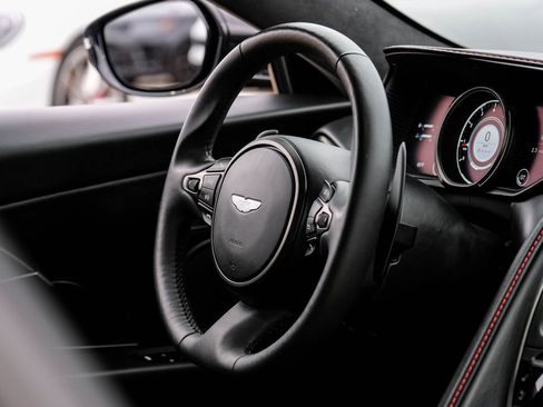 Used 2020 Aston Martin DB11 Coupe RWD image 12