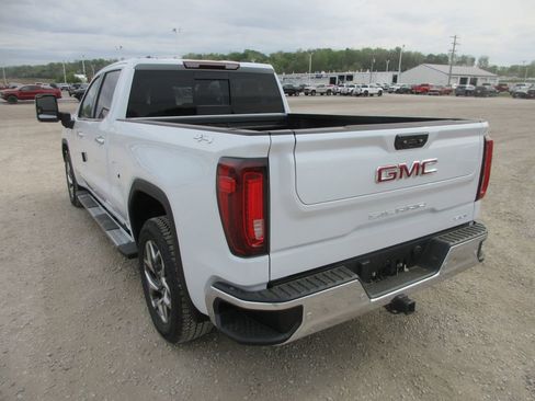 New 2026 GMC Sierra 1500 SLT image 7
