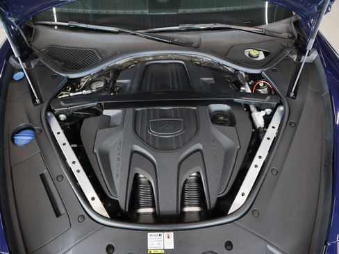 Certified 2022 Porsche Panamera image 24