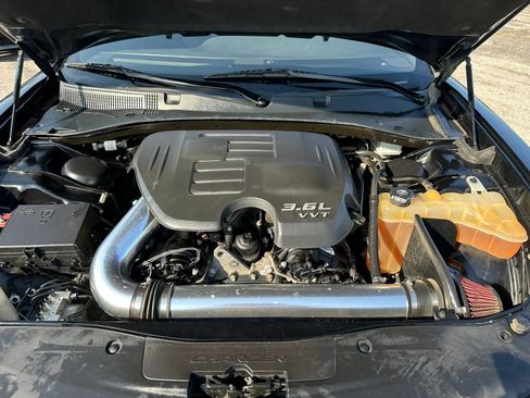 Used 2017 Dodge Charger SE RWD image 19