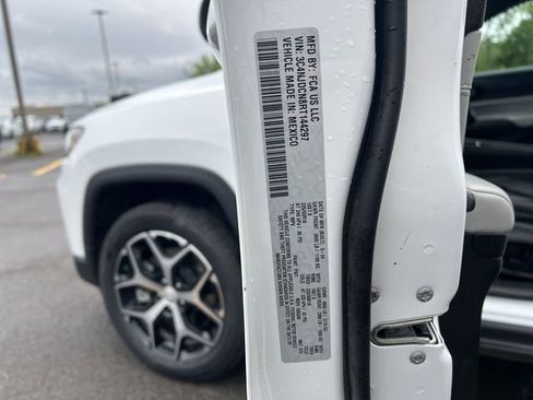 Used 2024 Jeep Compass Limited AWD/4WD image 34
