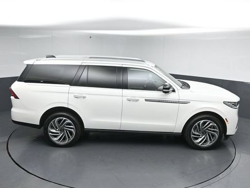 Certified 2025 Lincoln Navigator Reserve AWD/4WD image 54