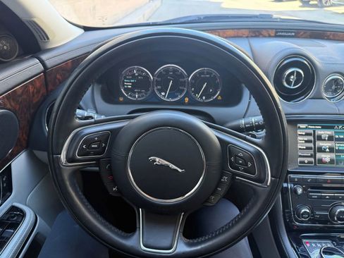Used 2015 Jaguar XJ image 19