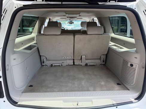Used 2012 Chevrolet Suburban LT RWD image 10