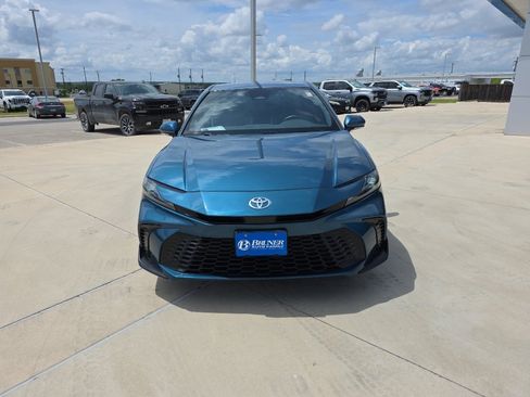 Used 2025 Toyota Camry SE w/ Convenience Package AWD/4WD image 2