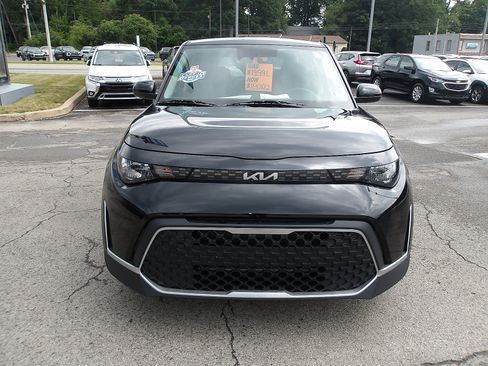 Used 2023 Kia Soul LX w/ Option Group 015 FWD image 2