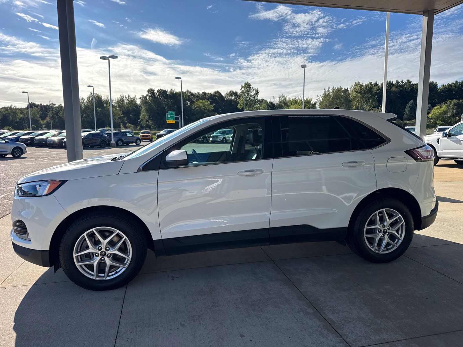 Certified 2024 Ford Edge SEL w/ Convenience Package AWD/4WD image 4
