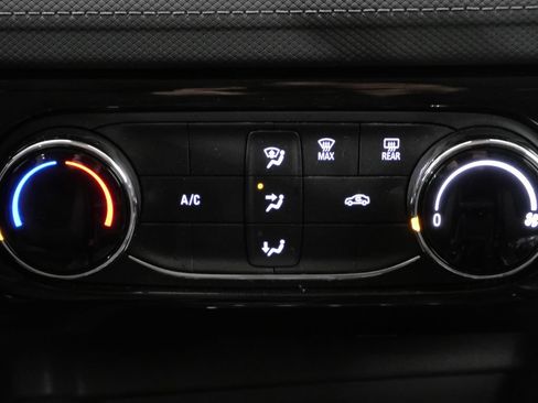 Used 2025 Chevrolet TrailBlazer LT FWD image 19