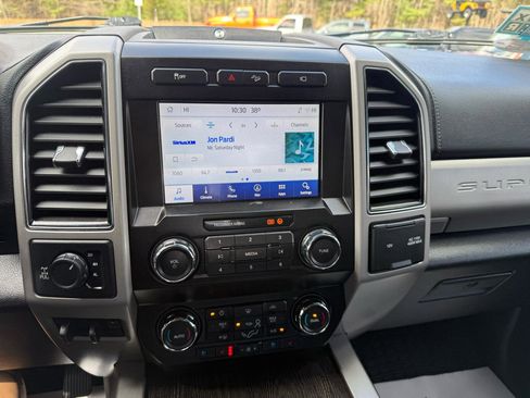 Used 2021 Ford F350 Lariat w/ Chrome Package image 34