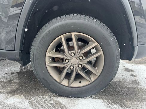 Used 2016 Jeep Grand Cherokee Laredo 75th Anniversary image 30