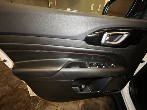 Used 2025 Jeep Compass Trailhawk AWD/4WD image 20