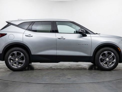 Used 2025 Chevrolet Blazer LT FWD image 11