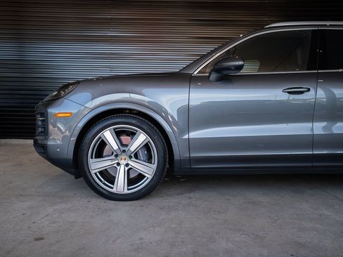 Certified 2024 Porsche Cayenne AWD/4WD image 11