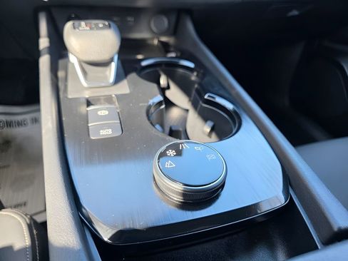 Used 2025 Nissan Rogue SL image 27