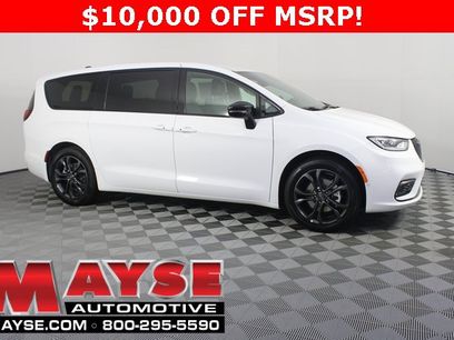 New 2026 Chrysler Pacifica Select