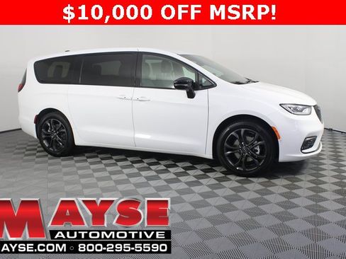 New 2026 Chrysler Pacifica Select image 1