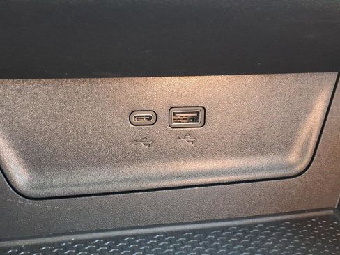 Used 2026 Chevrolet Equinox LT AWD/4WD image 19