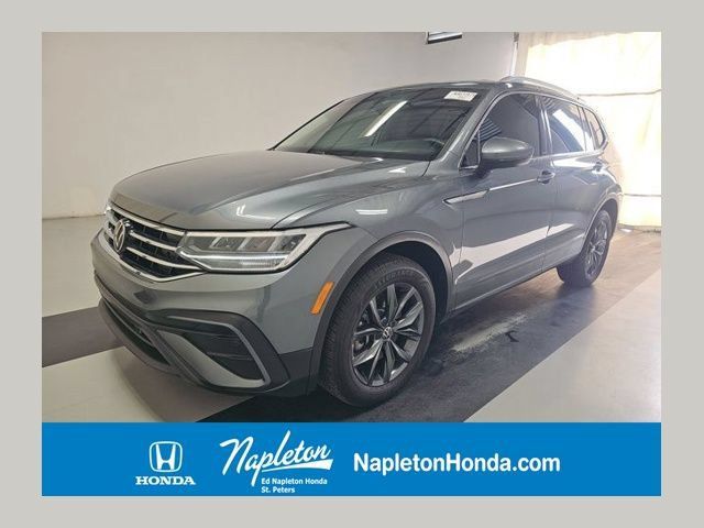 Used 2023 Volkswagen Tiguan SE FWD image 1