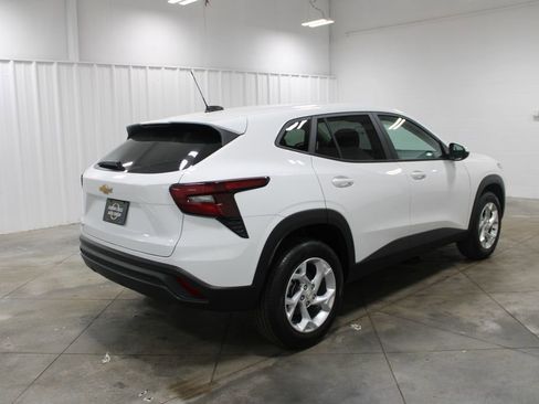 New 2026 Chevrolet Trax LS w/ LS Convenience Package image 9