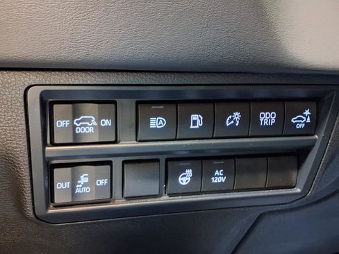 Used 2025 Toyota Sequoia Platinum AWD/4WD image 24