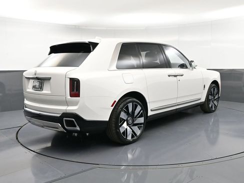 New 2026 Rolls-Royce Cullinan AWD/4WD image 8