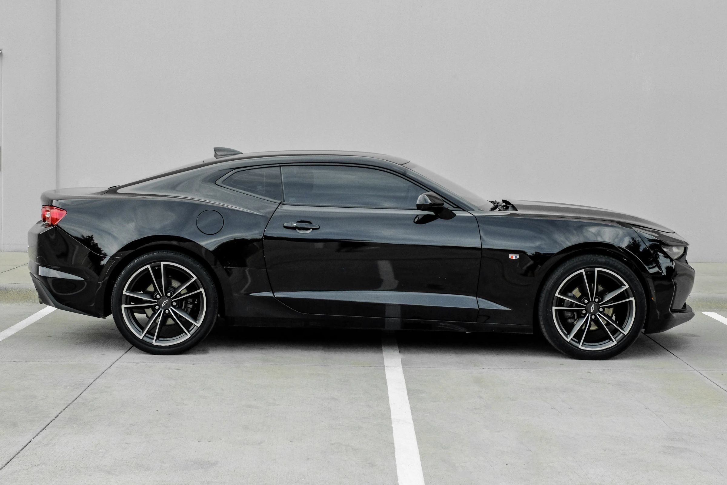Used 2019 Chevrolet Camaro LT RWD image 3