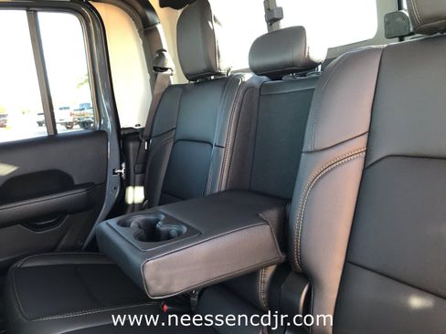 New 2025 Jeep Gladiator Sport image 16