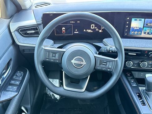 Used 2025 Nissan Kicks SV image 26