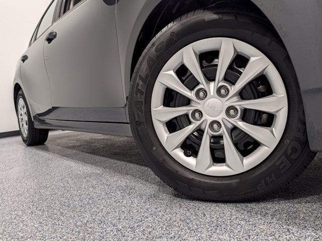 Used 2024 Kia Forte LX FWD image 2