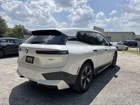 Used 2024 BMW iX xDrive50 w/ Sport Package AWD/4WD image 3