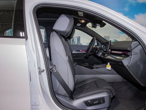 New 2026 BMW 550e xDrive w/ Executive Package image 21