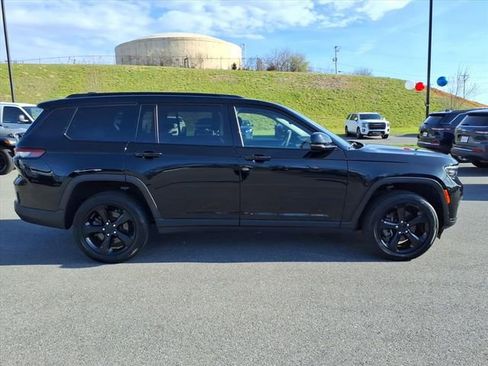 Used 2023 Jeep Grand Cherokee L Limited w/ Black Appearance Package image 5