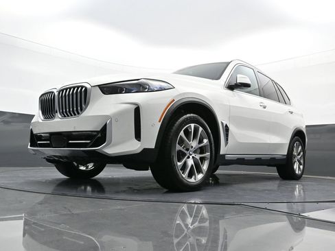 New 2025 BMW X5 xDrive40i w/ Parking Assistance Package image 28