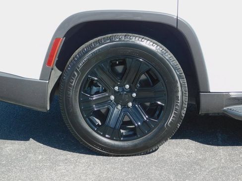 Used 2022 Jeep Wagoneer Series III w/ Flexible Seating Group image 11