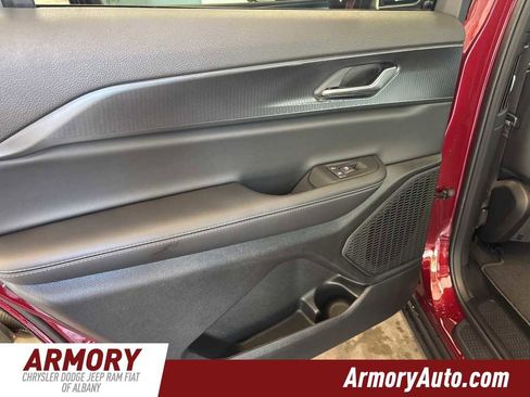 New 2025 Jeep Grand Cherokee L Altitude image 24