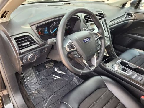 Used 2018 Ford Fusion SE w/ Equipment Group 201A FWD image 24