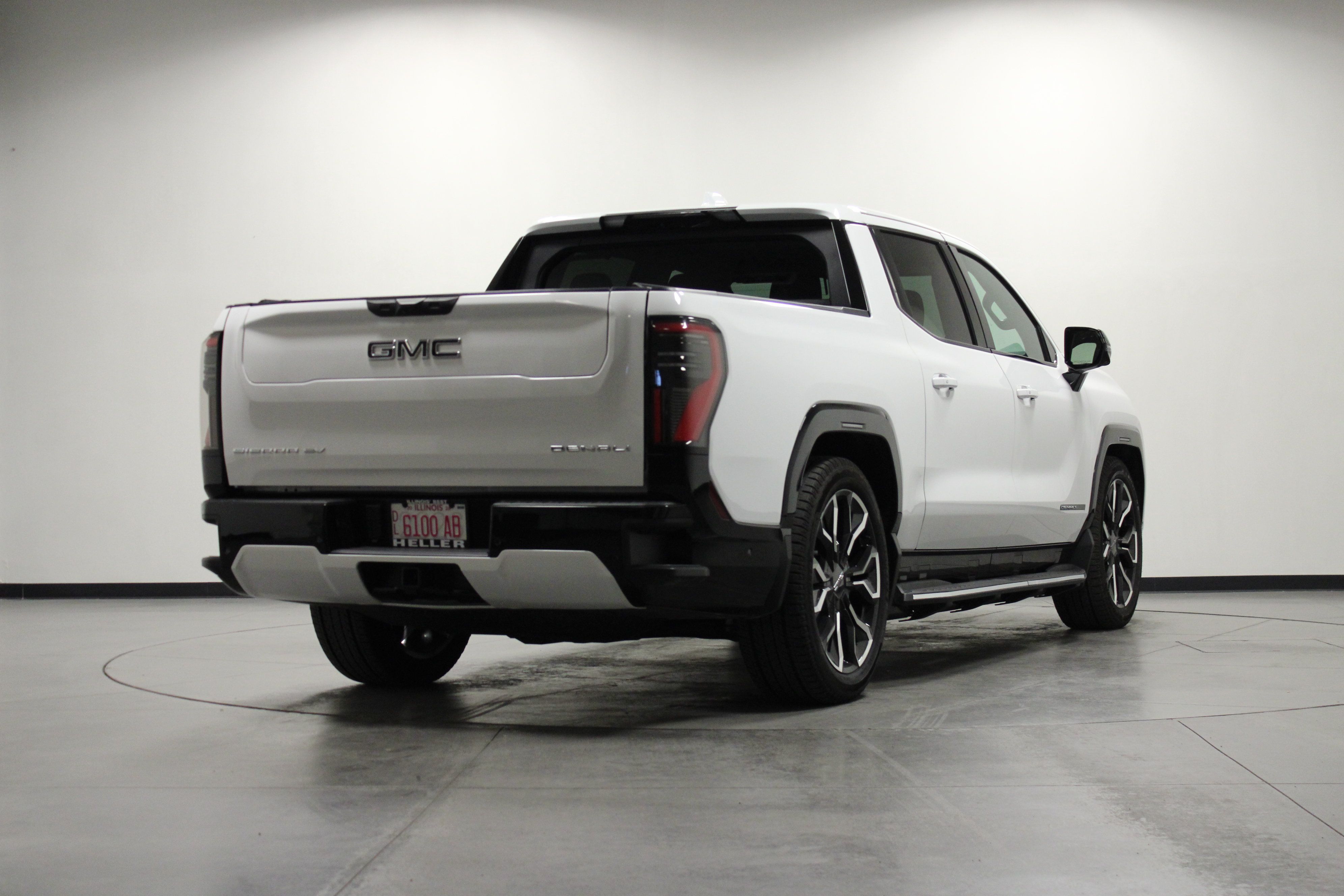 Used 2025 GMC Sierra EV Denali AWD/4WD image 4