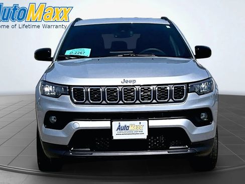 Used 2024 Jeep Compass Latitude w/ Convenience Group AWD/4WD image 2