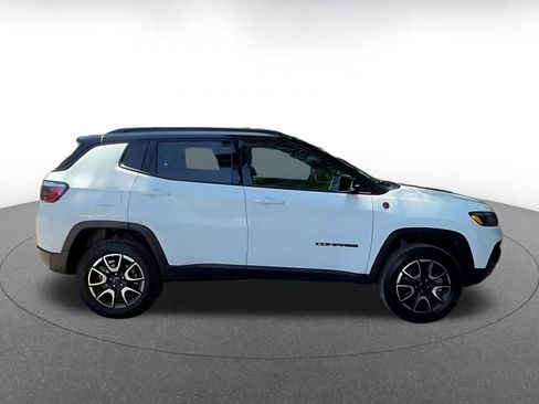 Used 2025 Jeep Compass Trailhawk AWD/4WD image 16