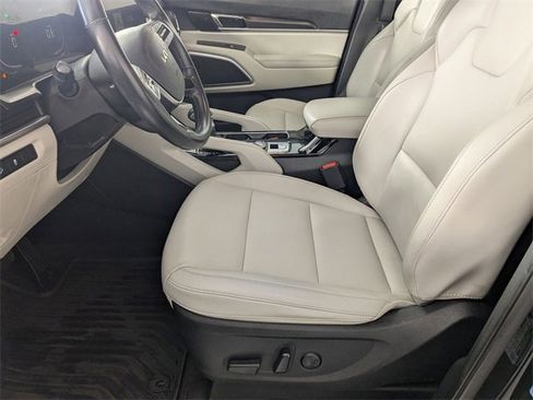 Used 2024 Kia Telluride S image 12