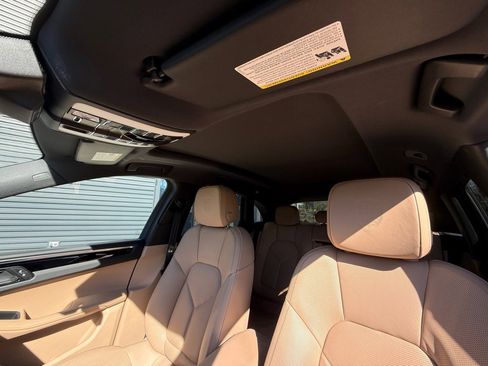 Certified 2025 Porsche Macan image 19