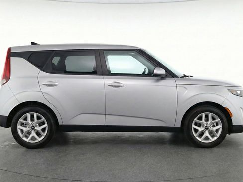 Used 2025 Kia Soul LX w/ LX Technology Package FWD image 11