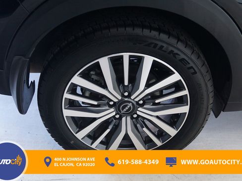 Used 2023 Nissan Kicks SV image 13