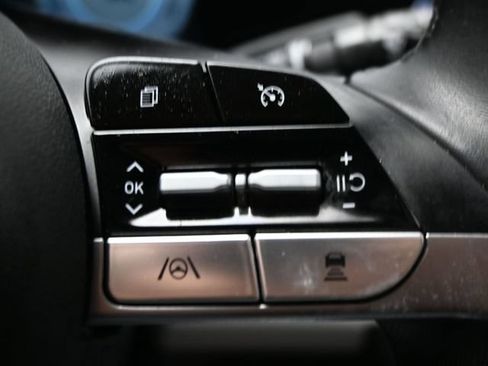 Used 2023 Hyundai Elantra Limited FWD image 25